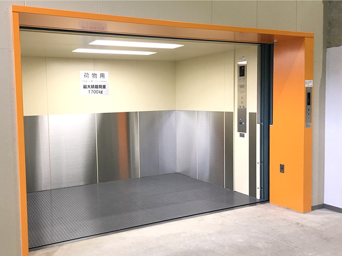 荷物用エレベーター