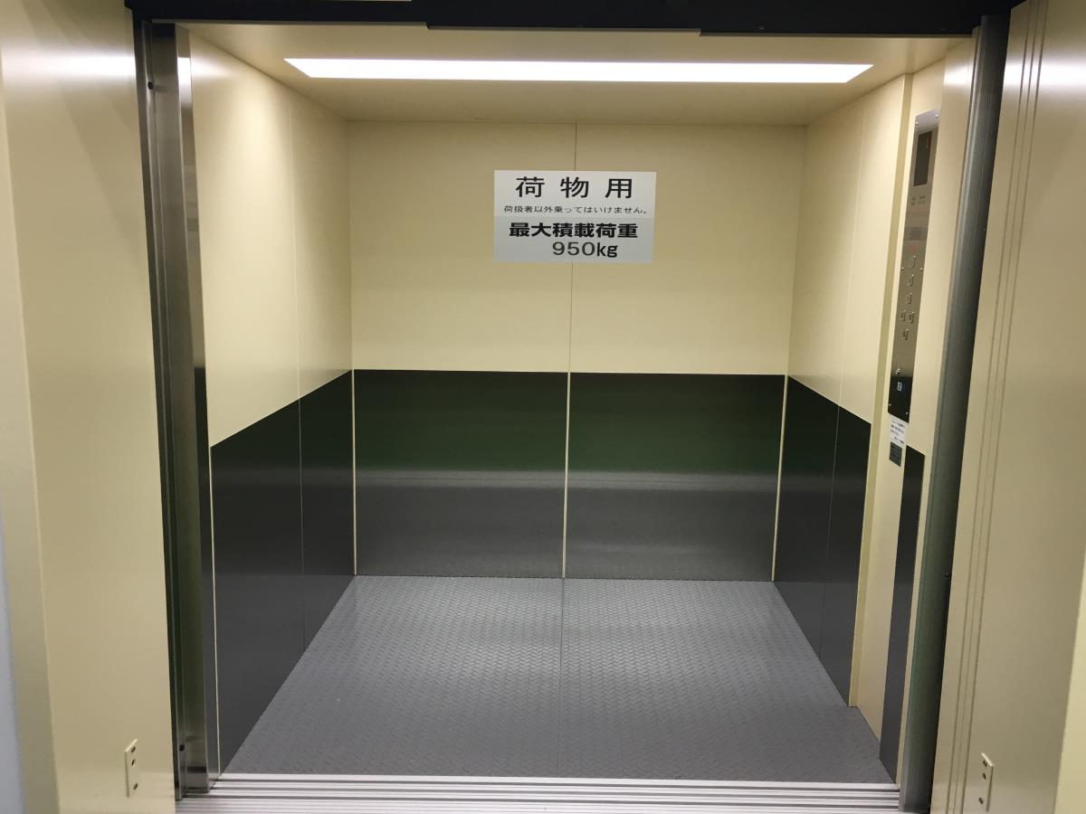 荷物用エレベーター